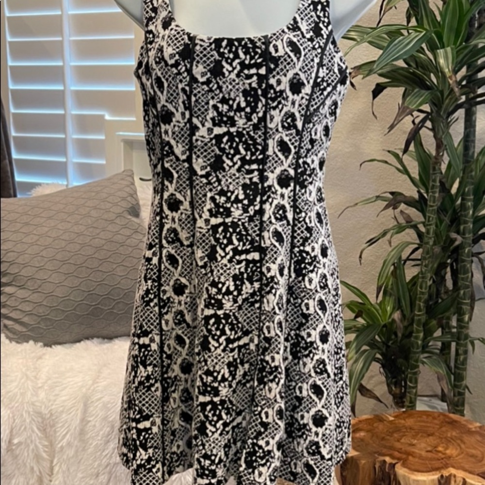 Guess dress size 4-6